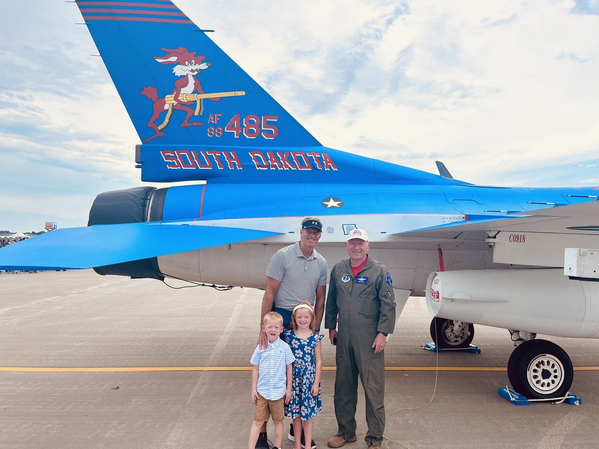 LeaderJohnThune's tweet photo. Great to make it to the Sioux Falls AirShow before the weather hit. Grateful for the team of volunteers that make it such a success and as always, for the outstanding service of the SD Air Guard. #powerontheprairie #114thFighterWing https://t.co/0DxJNCIp9b