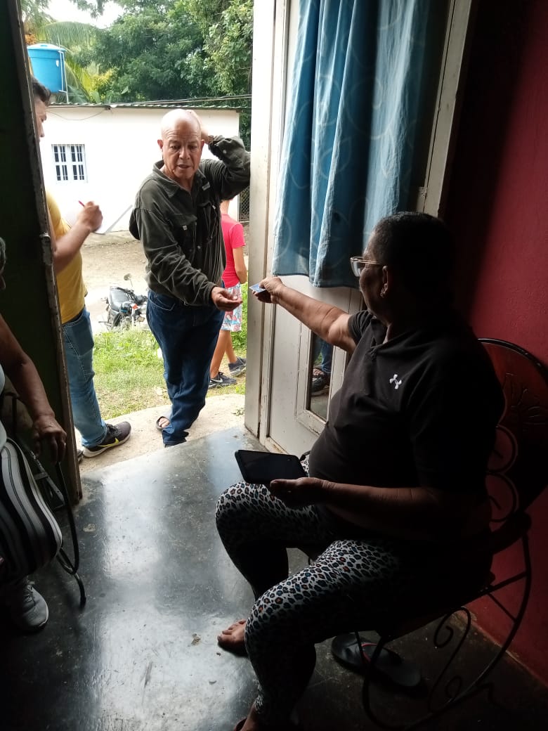 #Entérate 📸 Las familias del sector "Ricardo Montilla" en el municipio Roscio, reciben su módulo de alimentación y son escaneadas a través del carnet de la Patria.

Garantía Alimentaria gracias al pdte <a href="/NicolasMaduro/">Nicolás Maduro</a> y el gobernador <a href="/josemvasquez/">José Vásquez</a>

#VenezuelaTierraProductiva