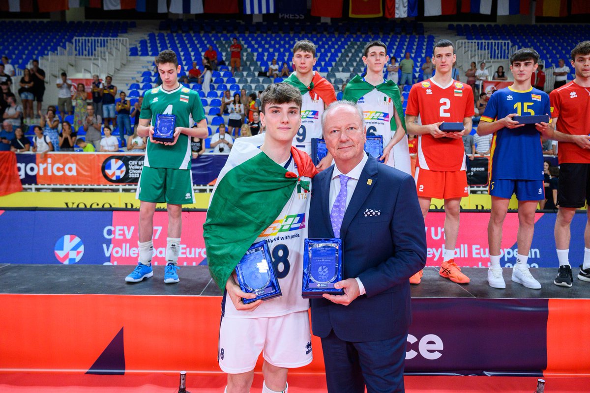 PORRO BROTHERS RUN TOWARDS THE FUTURE 🚀

The Porro Brothers are all MVPs in their respective age groups in #EuroVolleyM

Paolo Porro - MVP, U22 (2022)
Luca Porro - MVP, U18 (2020)
🆕 Simone Porro - MVP, U17 (2023)

#PaoloPorro #LucaPorro #SimonePorro #LaNazionale #Federvolley