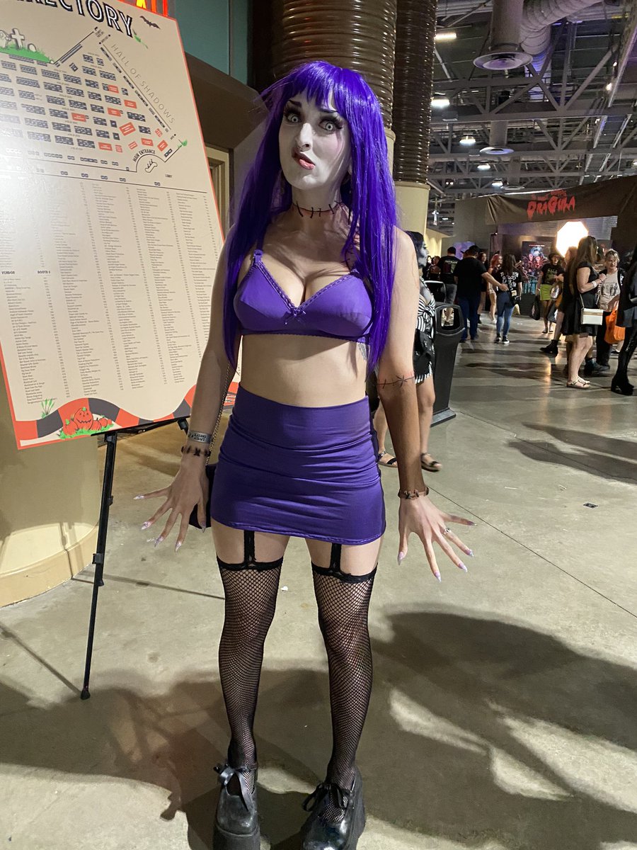 Pujemin's tweet photo. Amazing and beautiful people everywhere Kobe and I looked. Too many pics and videos for a post but I have a plan for a video.
@MidsummerScream #MidsummerScream was the best!!
Thanks to the SoCal #MutN https://t.co/BKZaao5fM7