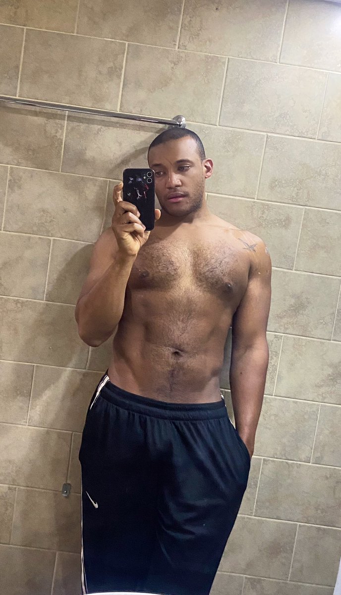 menblack25's tweet photo. Hi, happy Sunday https://t.co/ARAnX2b2D9