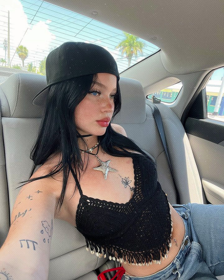 haydenstein__'s tweet photo. 👸🏻 https://t.co/KdNDHRM41K