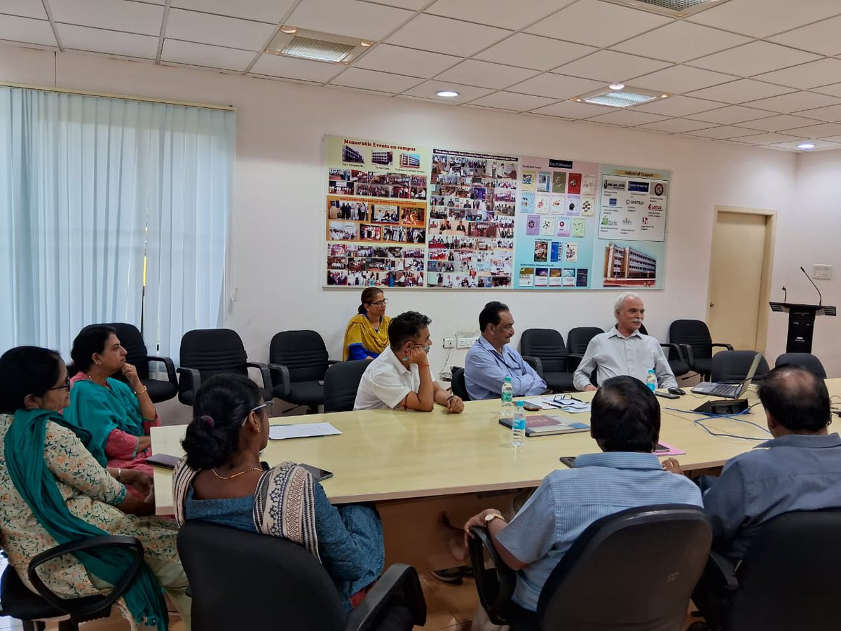 ngsmips's tweet photo. Faculties of the Pharmaceutical Chemistry Department &amp; Vice Principal, NGSMIPS, Mangalore with Dr Krishnan Namboori, Retd. Professor, Ammas Research lab, Coimbatore

Topic: C-ammas; (Advanced molecular modelling and simulation) Research lab for design and development of molecules https://t.co/ArRaM9f3fE