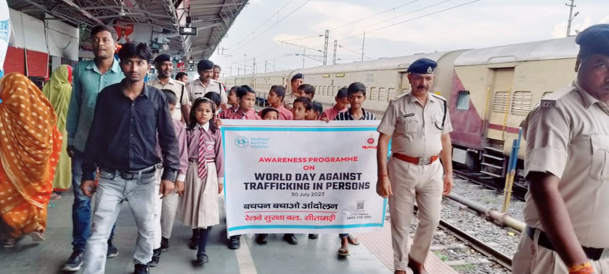 BBAIndia's tweet image. On #WorldDayAgainstTraffickingInPersons  Bachpan Bachao Andolan and Railway Protection Force raise awareness against TRAFFICKING in railway stations across cities.
Let's unite and take concrete steps to rescue innocent souls trapped in this darkness. 

#StopChildTrafficking