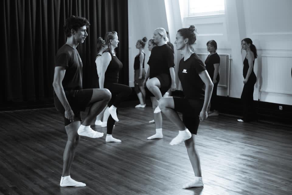 PhysicalFest's tweet photo. Some images from Colectivo Jat #suzukitheatretraining workshop #physicalfest2023 
Brilliant to exchange workshops at each others festivals Faro- Liverpool! 
📷 @AndrewNessy https://t.co/JAtcBr1uBJ