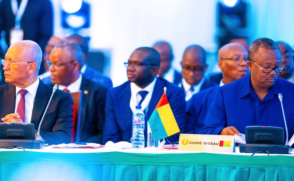 F2TBjn5XgAAp5i1?format=jpg&name=medium Niger Coup: ECOWAS Imposes No Flight Zone On Niger Republic