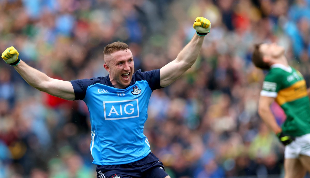 WhatstheScor's tweet photo. DUBLIN ARE ALL-IRELAND FOOTBALL CHAMPIONS 🏆 🥇 🔵⚪🔵⚪
What a war of attraction between the two teams 👏 💪
#GAA #DublinGaa #KerryGaa #allirelandfinal #champions #Allianz #AIB #DubvKerry #stephencluxton #paddysmall #IndoSport #AllirelandFootballFinal #UpTheDubs #COYBIB https://t.co/LvRBRKRh9L