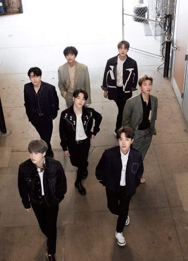 SangeetaJiawan's tweet photo. hiii armies today is friendship day so happy friendship day to bts and my all the world army's 😘😘😘😘😘😊🤗#tommrow https://t.co/SwVM6aV9Jb