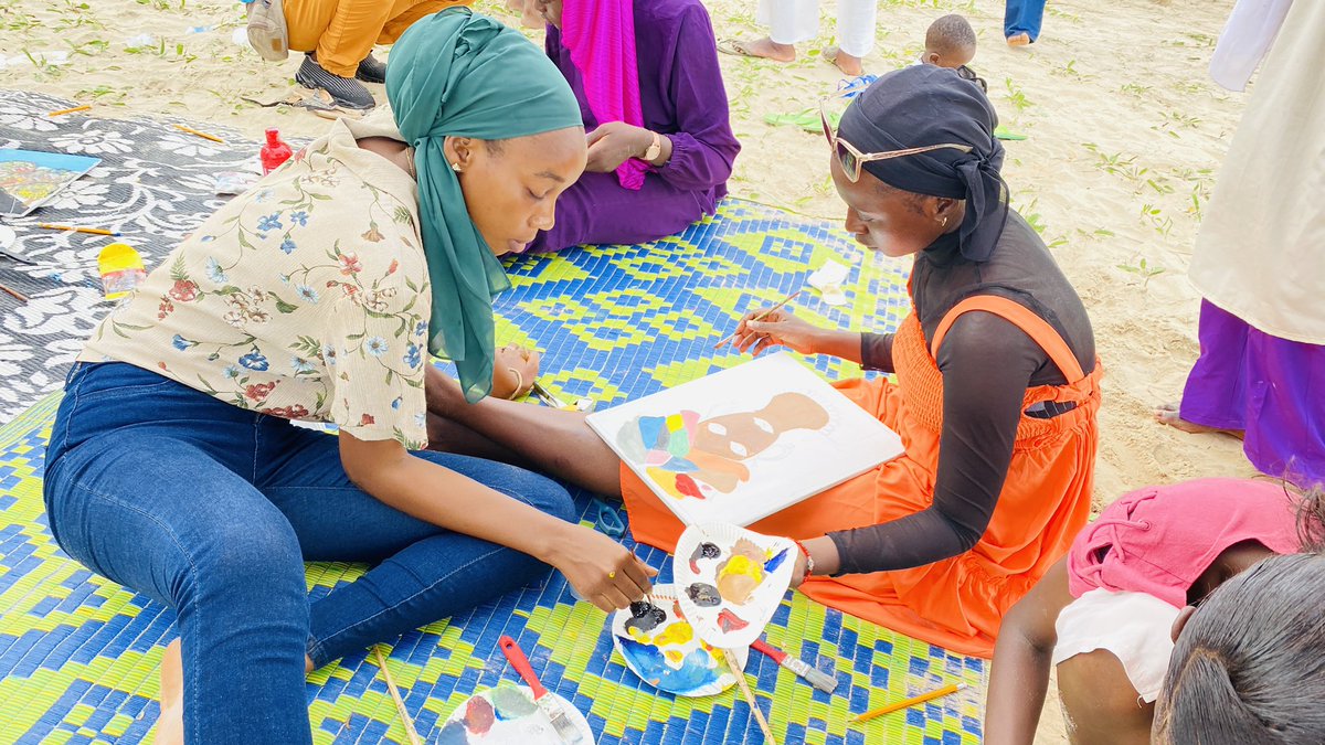 Project21plus's tweet photo. Day 21 : Art Therapy Day 😍
we had a wonderful and relaxing moment yesterday, painting our emotions!
Participants were taken through an art session with @zizoartstudio1
Most of the participants painted for the first time in their lives 😍
#21daysofproject21 https://t.co/829N028ikN