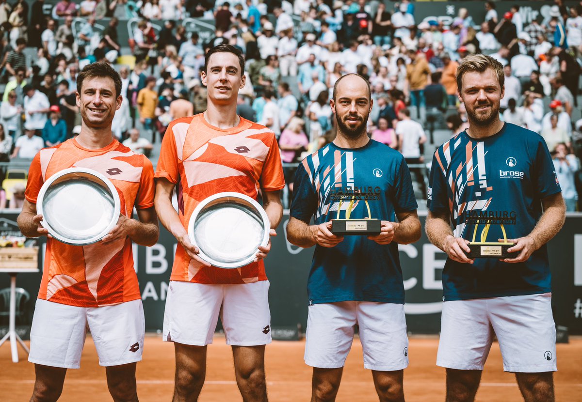 Not_Esportivas's tweet photo. ATP!
Parabéns aos duplistas campeões, os alemães @GoldenSetTim e o seu compatriota @KrawietzKevin que conquistaram o @atptour 500 de @hamburgopen, conquistando o primeiro título no ano e na carreira juntos.
#ATP #atp500 #tennis #ThisIsTennis #HamburgOpen #TimPuetz #KevinKrawietz https://t.co/JUicUJvKFB