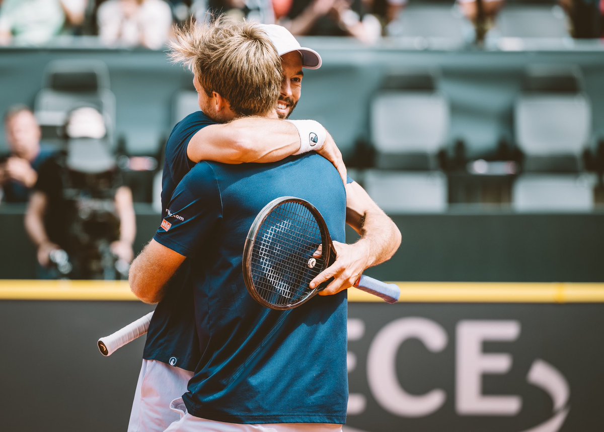 Not_Esportivas's tweet photo. ATP!
Parabéns aos duplistas campeões, os alemães @GoldenSetTim e o seu compatriota @KrawietzKevin que conquistaram o @atptour 500 de @hamburgopen, conquistando o primeiro título no ano e na carreira juntos.
#ATP #atp500 #tennis #ThisIsTennis #HamburgOpen #TimPuetz #KevinKrawietz https://t.co/JUicUJvKFB