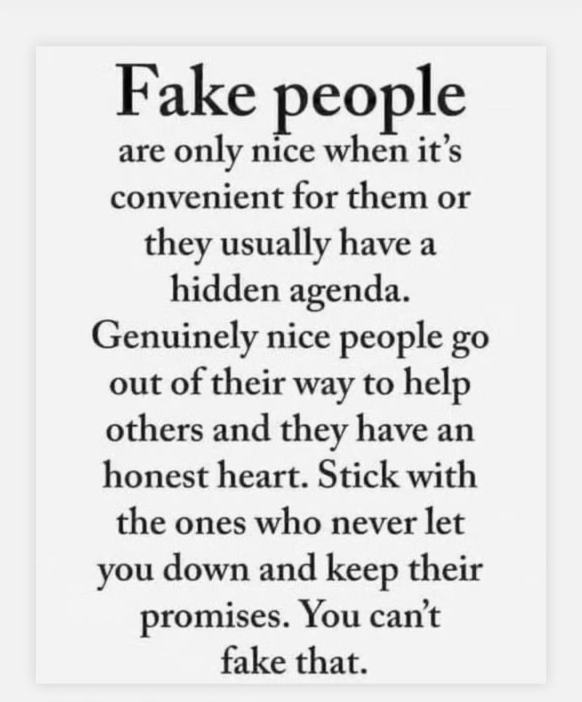 candacekellyto's tweet photo. Cheers to all the real true #SAMSisters 🥰❤️ @Shontay_Luna @Cinnygirlx @BIGRosieBK @janetlunney @ShontayLuna @MelyndaE @ParrySoundLife #RealQueens 👑 Sometimes you have to throw on  your crown &amp; show them who you are!😉! #SAMFAM https://t.co/sLd4wmISE8