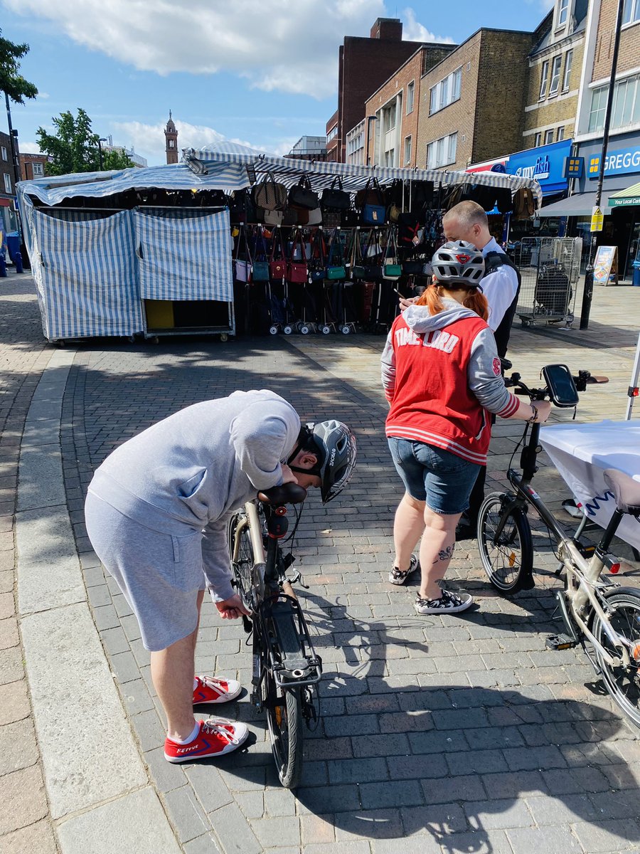 MPSLewisham's tweet image. #Bikemarking 🚲

Superb day at #Lewisham town centre with  3️⃣2️⃣ bikes marked with @bikeregister kits.

Great to meet with many local
residents and businesses owners also 👩‍👩‍👦‍👦