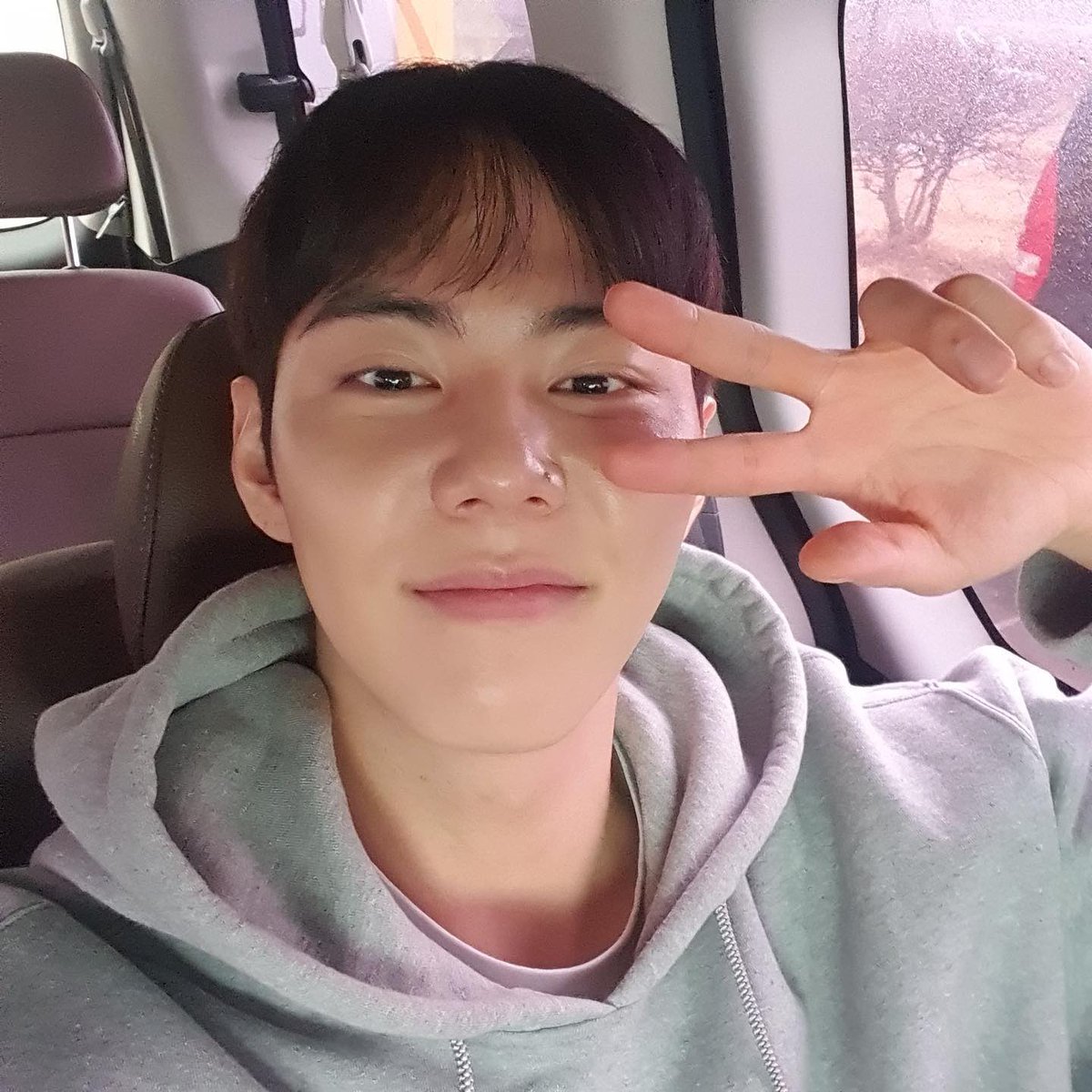 wishing my junseongho giggled a little today and eating well. hope they can sleep soundly tonight too  ​ .♡

#junseongho