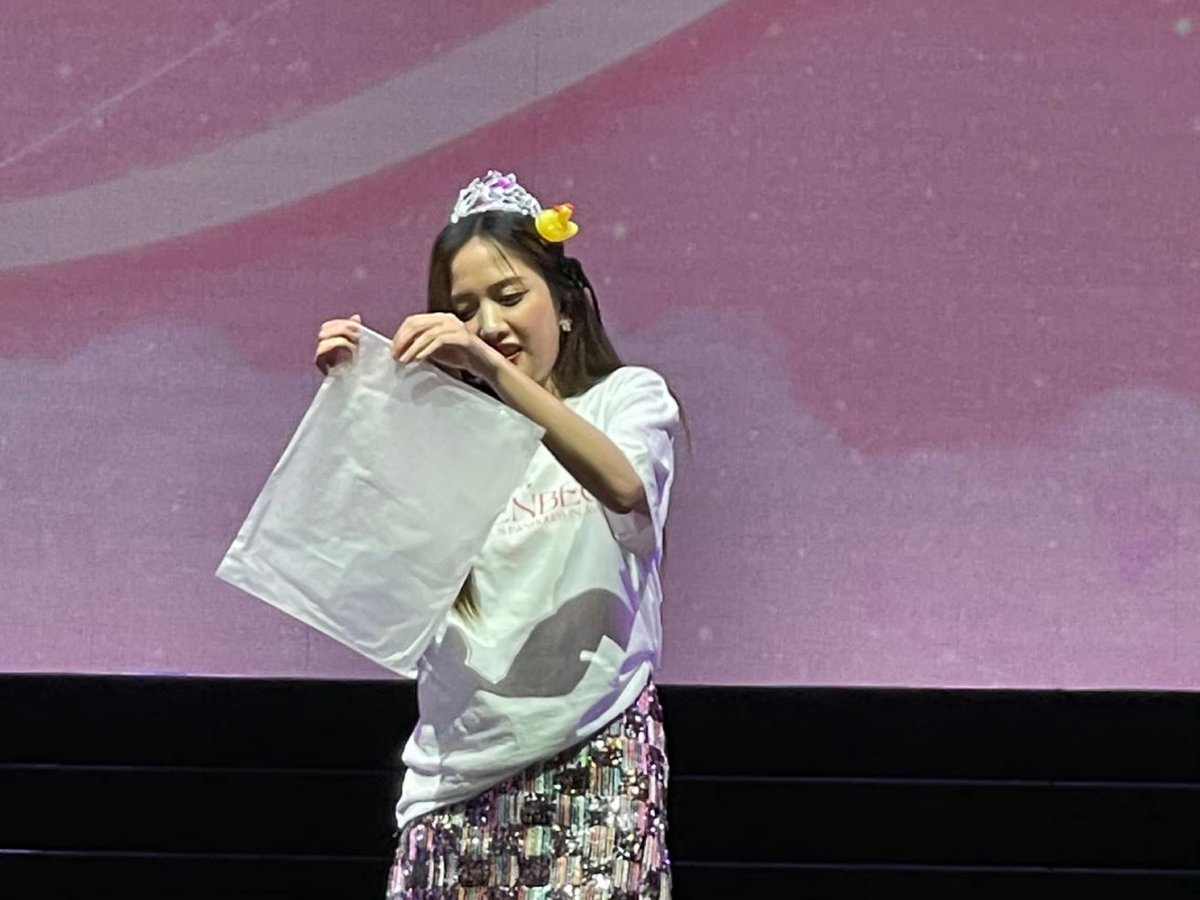 freen_brainrot's tweet photo. who's the lucky one who got pfreen's heart?🥺

#FreenBeckyFBinMacau https://t.co/RiYa0fNS2C