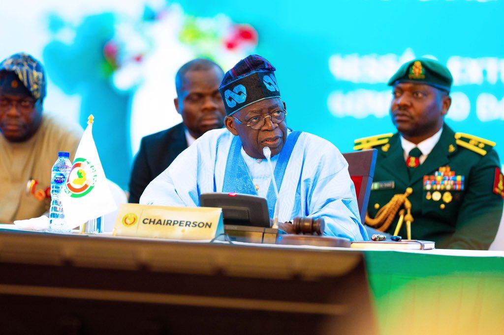 Mz_Tosyn's tweet image. Earlier Today, President Bola Ahmed Tinubu (GCFR) hosts the ECOWAS  Extraordinary Summit on the Socio-Political situation in the Republic of Niger at the State House, Abuja.

#VillaToday