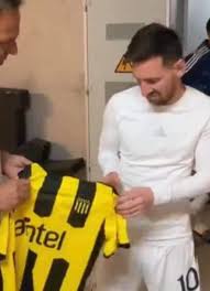 revolucionCNDEF's tweet photo. CAMISETA CONOCIDA MUNDIALMENTE VS QUE MIERDA ES ESTO JAJAJA https://t.co/BG0y1biNGg