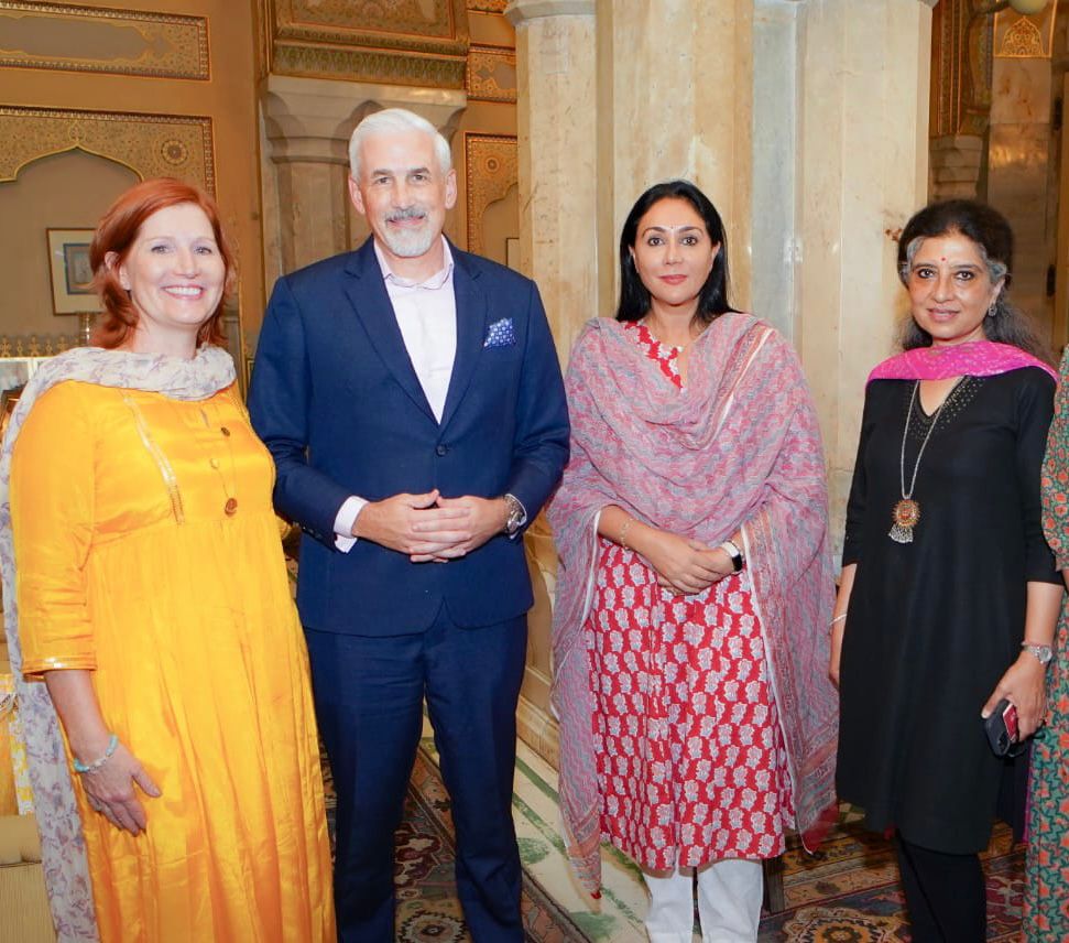It was a pleasure to meet with the United Nations Resident Coordinator in India, Mr. @ShombiSharp  and his wife Sarah Watterson Sharp at  #TheCityPalaceJaipur today. 

They were accompanied by Ms.Radhika Kaul Batra, Chief of Staff, United Nations Resident Coordinator's Office,…