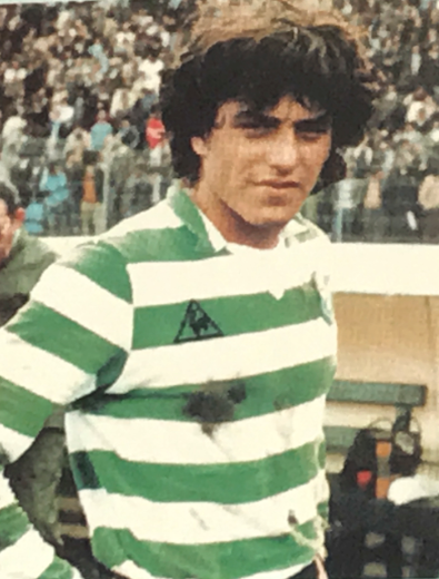 gustavo_ffs's tweet photo. #MuseuSporting (#626). Um dos principais produtos das camadas jovens do SCP, Futre jogou apenas 1 época na equipa senior (época 1983/84). Fez 29 jogos e marcou 3 golos. No Verão de 1984 invocou razões psicológicas para rescindir com o SCP. https://t.co/yK5u5Z2P07