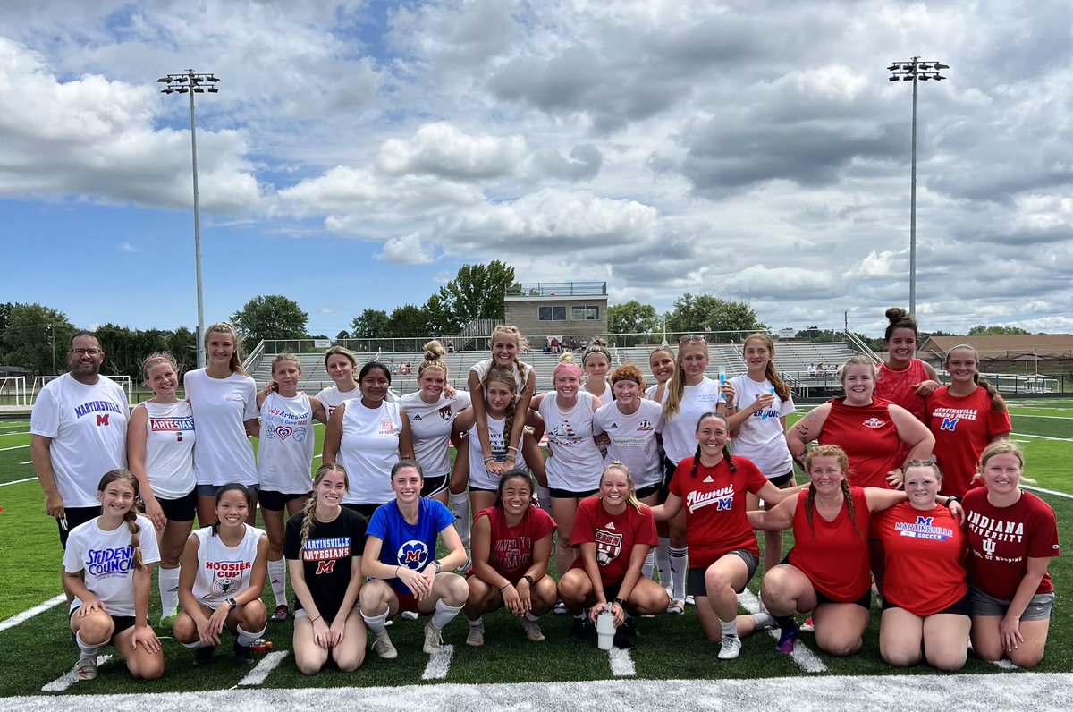 LadyArtieSoccer's tweet photo. Annual Alumni game was a success. Thanks to @Artesian_Soccer @williamvspina for all the help. This is a great day to share the successes of the past with current and future Artesian’s! @ArtesianNation @BellCatMHS @ArtesiansUnited @ericbowlen https://t.co/F5j6c3In1b