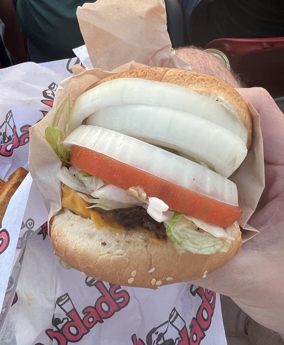 FootyScran's tweet image. Cheeseburger at the Snapdragon stadium, San Diego for Wrexham vs. Manchester United (@SnapdragonStdm) 

💵 $13.50 (£10.50)