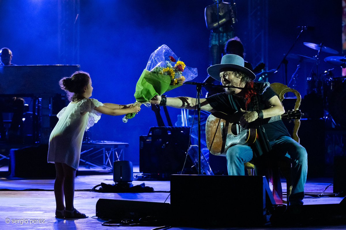 ZuccheroSugar's tweet photo. Siracusa doppio sold out, che spettacolo!
Grazie mille!
Stasera ci vediamo sempre qui al Teatro Greco, per il terzo tutto esaurito.

Ph 1 Franca Centaro
Ph 2-3-4 Sergio Perez
#WorldWildTour #ZuccheroLive https://t.co/dH74Vy4ryh