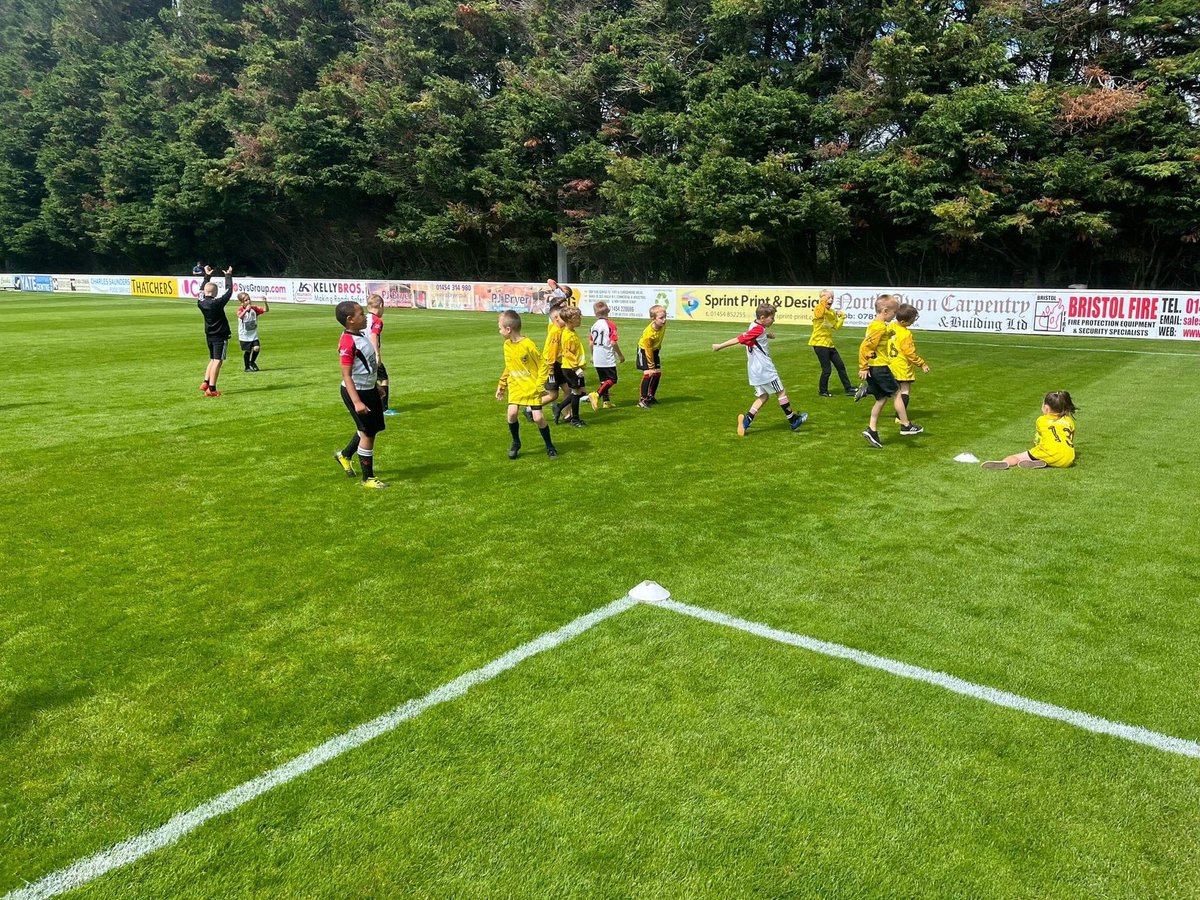 YateUnitedFC's tweet photo. The #YUFC and @YateTownFC bonds keep growing - Our under 8's had an amazing time down at Lodge Road on Saturday against @BathCity_FC - the kids were even able to have a kick around on the pitch…..

#Thankyou to all involved

#lookatthosesmiles 
#peoplenotplayers 
#teambuilding https://t.co/pS5ks53sSn