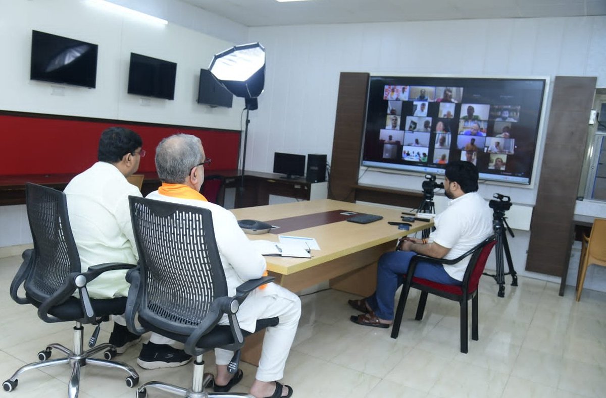 Bhupendraupbjp's tweet photo. आज लखनऊ स्थित भाजपा प्रदेश मुख्यालय पर प्रदेश महामंत्री संगठन श्री धर्मपाल सिंह जी के साथ वीडियो कांफ्रेंसिंग के माध्यम से आयोजित "संगठनात्मक बैठक" में रहना हुआ।
बैठक में भारतीय जनता पार्टी के राष्ट्रीय अध्यक्ष आदरणीय श्री @JPNadda जी एवं राष्ट्रीय महामंत्री (संगठन) श्री @blsanthosh जी का मार्गदर्शन प्राप्त हुआ।