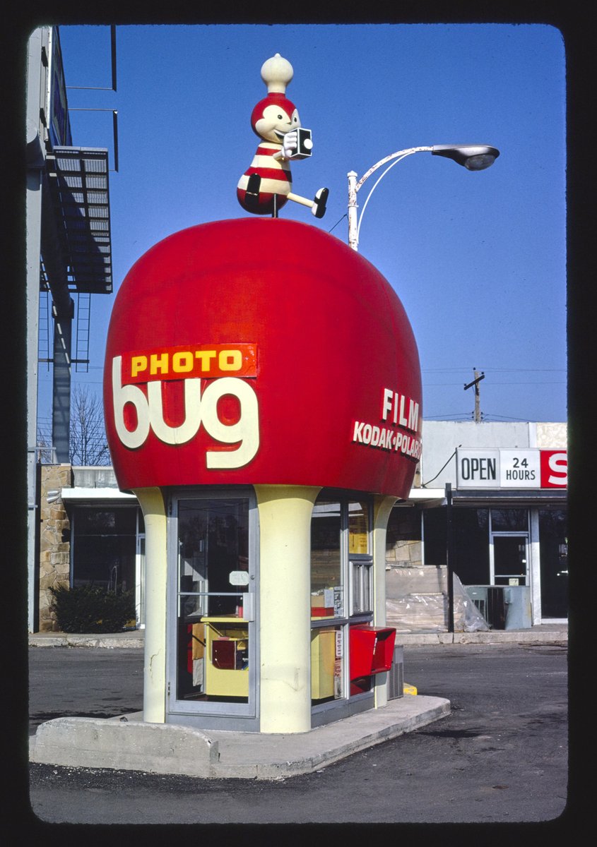 oldroadside's tweet photo. photo bus, hamilton avenue, columbus, ohio, 1980 https://t.co/0PUX6K3Xxn