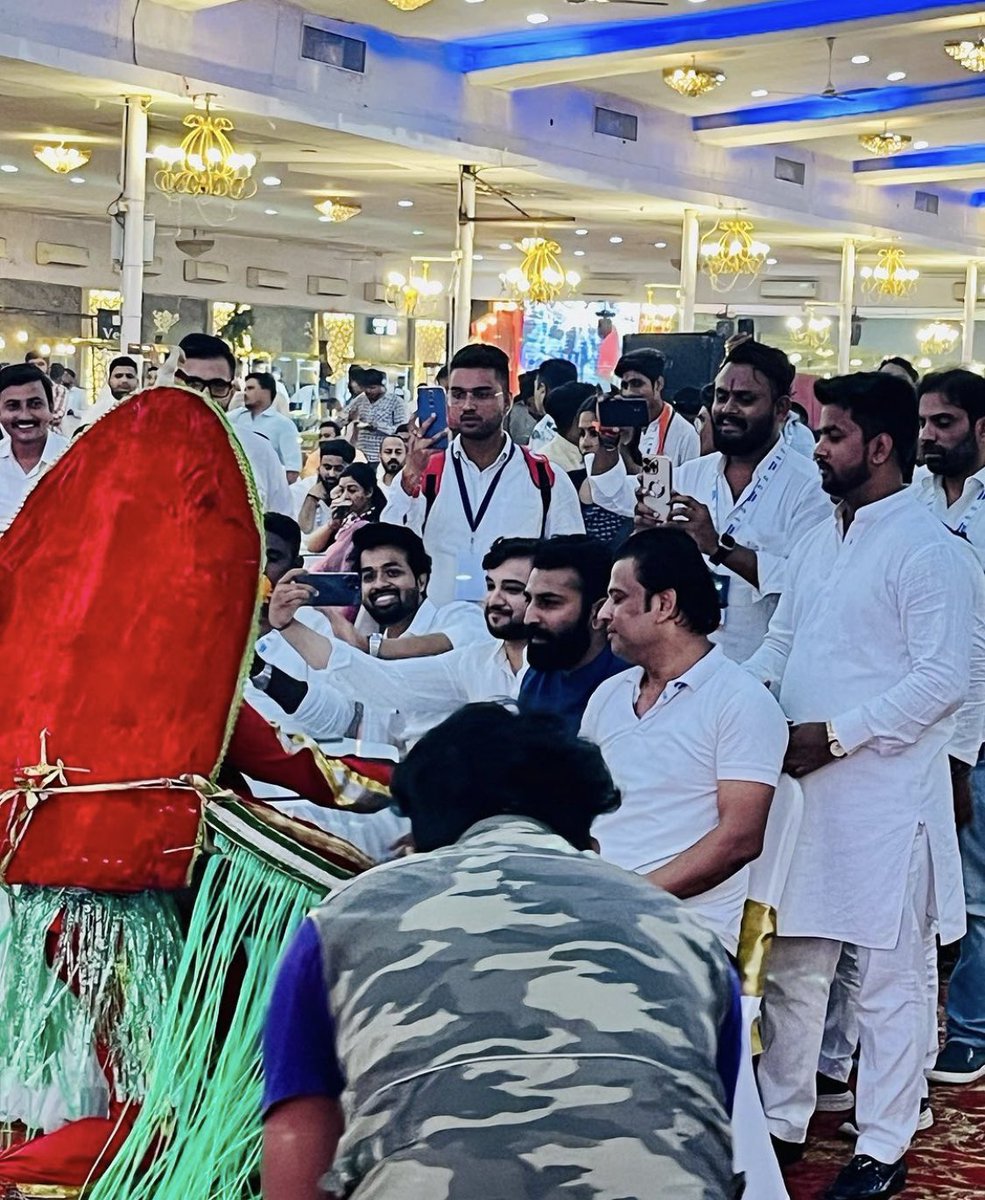 Mahimulki's tweet photo. again and again we re-iterate daivas and bhoota kola are not something to be performed on stage for entertainment. We have opposed display of such performances in every field possible, yet it repeats. This was done at youth congress event at palace ground Bengaluru, event management teams who take such event should understand that they are hurting the sentiment of lakhs of Tuluvas. 
@INCKarnataka @NSUI_Mangaluru @Sawad_NSUI dada panpar niklu?