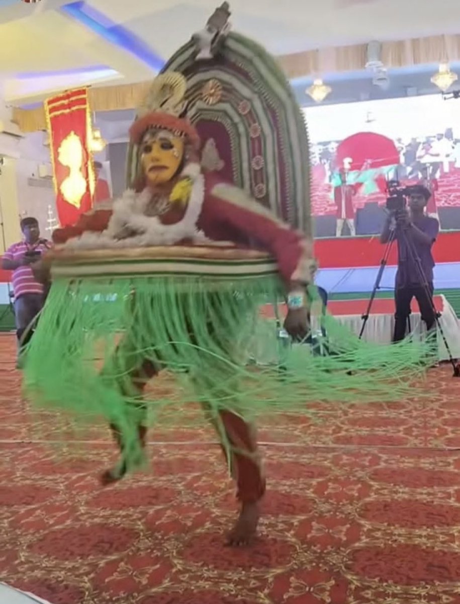 Mahimulki's tweet photo. again and again we re-iterate daivas and bhoota kola are not something to be performed on stage for entertainment. We have opposed display of such performances in every field possible, yet it repeats. This was done at youth congress event at palace ground Bengaluru, event management teams who take such event should understand that they are hurting the sentiment of lakhs of Tuluvas. 
@INCKarnataka @NSUI_Mangaluru @Sawad_NSUI dada panpar niklu?