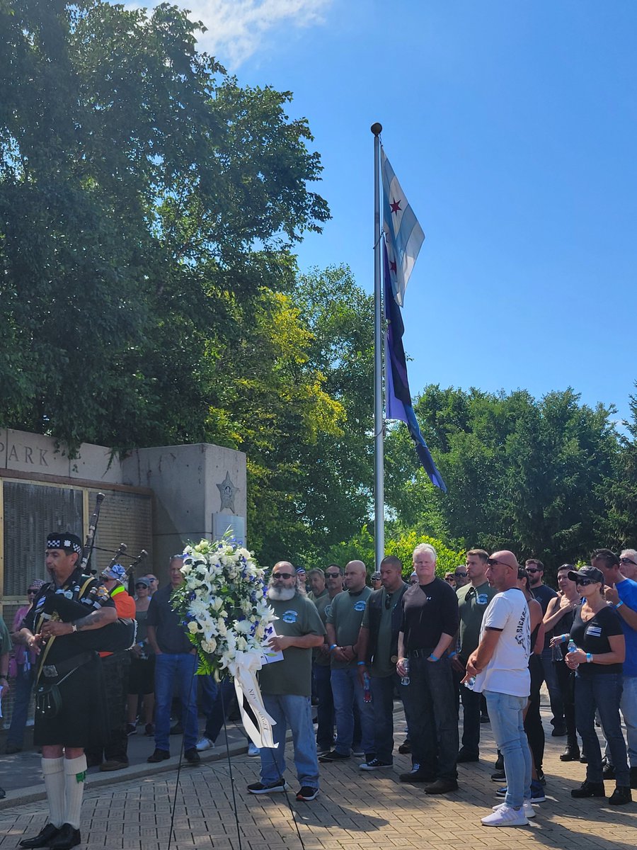 ZambranoABC7's tweet photo. @cpdmemorial Ride to Remember honoring the fallen heroes #NeverForget #Chicago https://t.co/T42aBpG5YD