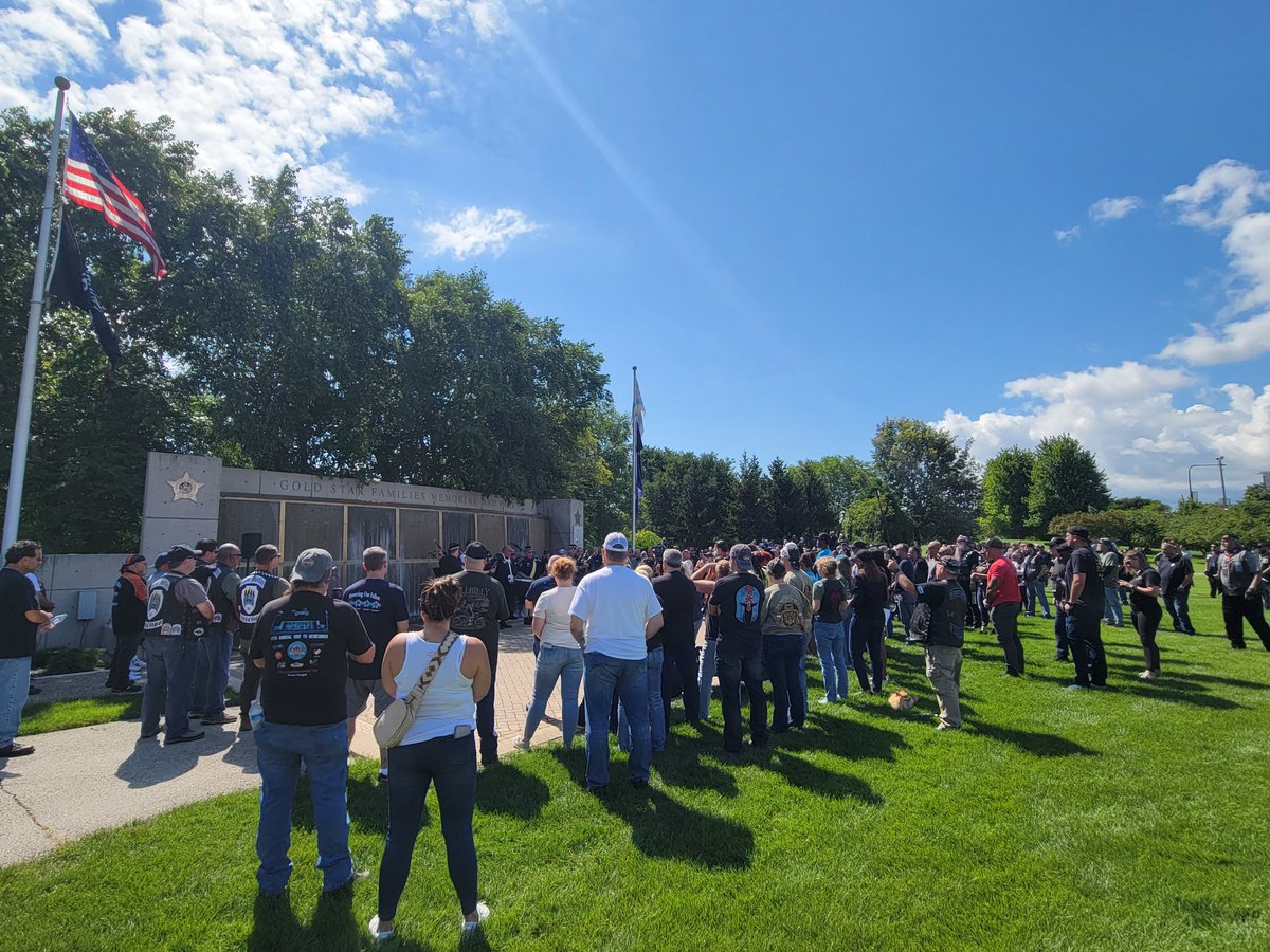 ZambranoABC7's tweet photo. @cpdmemorial Ride to Remember honoring the fallen heroes #NeverForget #Chicago https://t.co/T42aBpG5YD