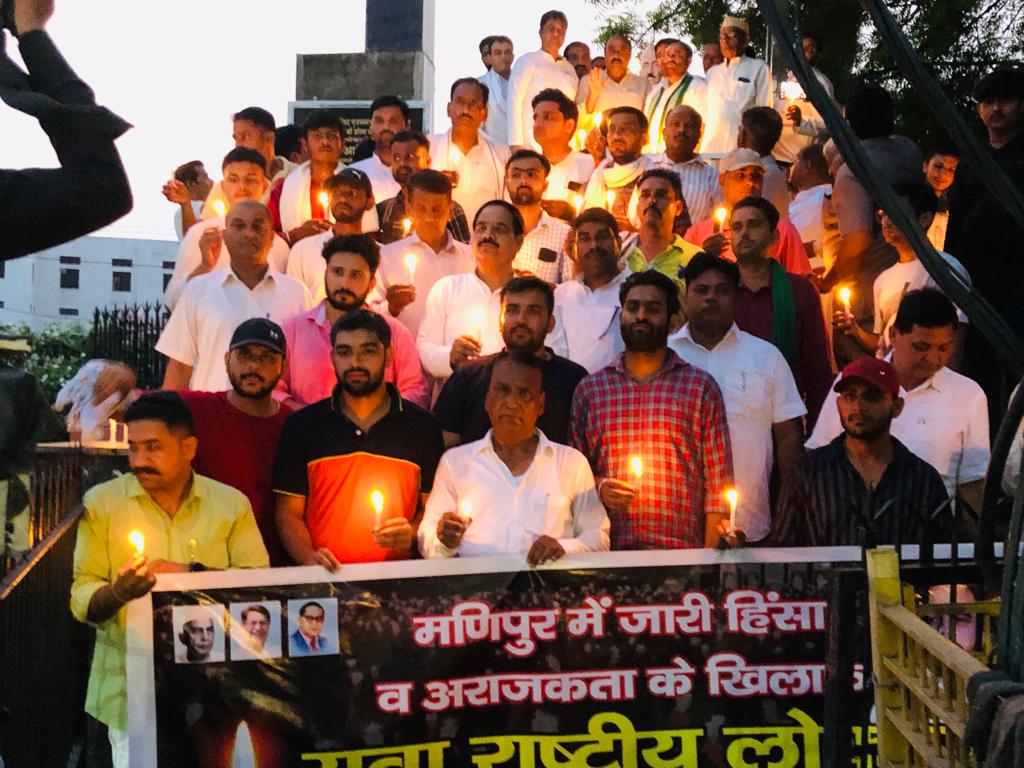 RLDparty's tweet photo. आज #मुजफ्फरनगर में पार्टी के राष्ट्रीय अध्यक्ष चौधरी जयन्त सिंह जी व युवा अध्यक्ष चंदन चौहान जी के आह्वाहन पर मणिपुर में हुई हिंसा और महिलाओं पर हुए अत्याचार के खिलाफ कैंडल मार्च निकाला और हिंसा में जान गंवाने वालों को श्रद्धांजलि दी।  #INDIAwithManipur https://t.co/PVuLa44dga