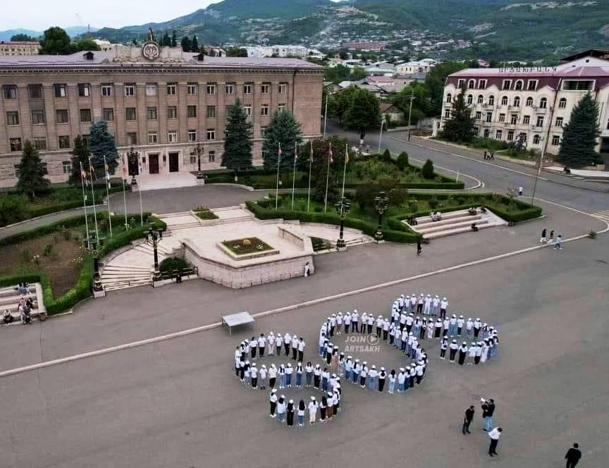 230th day of Azerbaijan’s blockade of Nagorno-Karabakh. Youth gathered to send an 🆘 📍Stepanakert