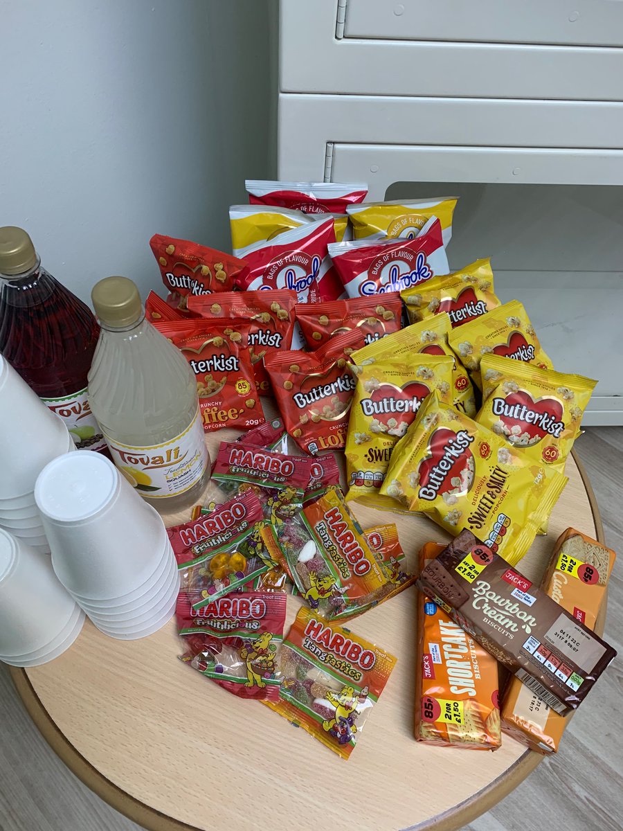 ericapereira_01's tweet photo. Movie Sunday with some snacks 🍿on Keats for our ladies ✨🍀 https://t.co/60lLkTTeMI
