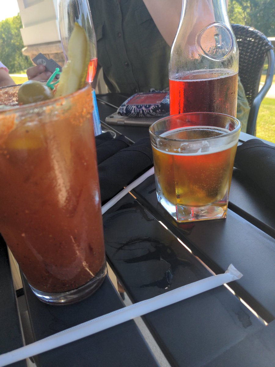 mfl3cy's tweet image. A little bday brunch with my youngest @madelynmlacey . Then it's off to Milwaukee for the mighty Pantera! #getchapull