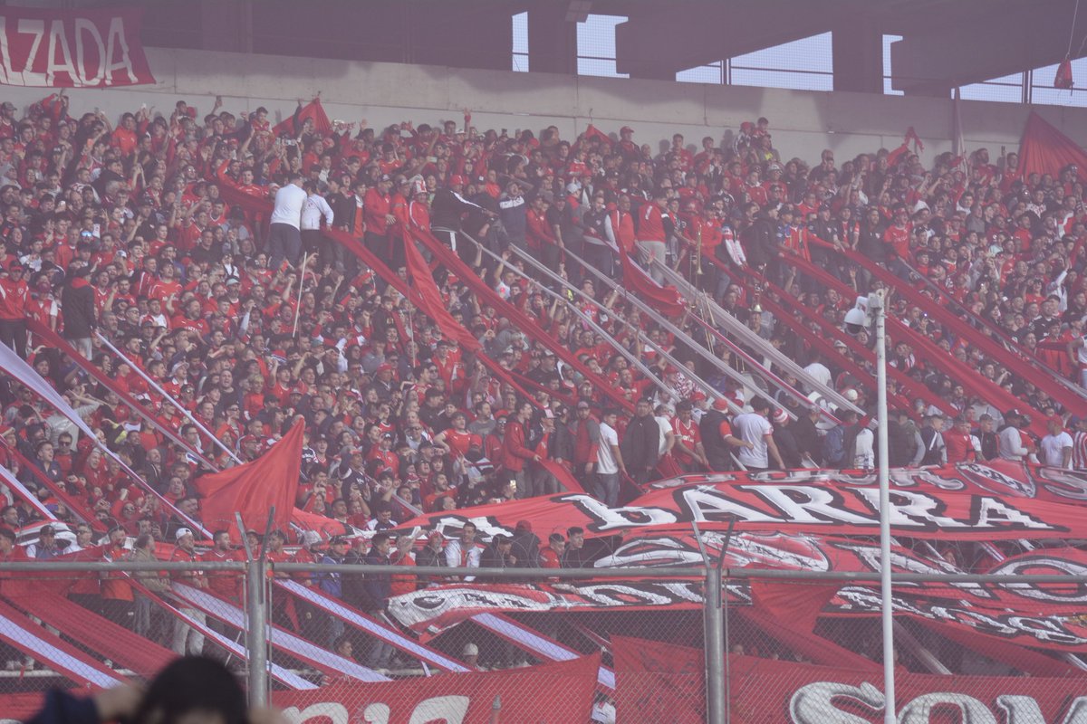 InfiernoRojo's tweet photo. Porque están en las buenas y en las malas, siempre por amor a #Independiente.
🔴 Todas las fotos estarán en https://t.co/QMZvlKbWIl
📸 @sofifranzoia
#todorojo #buscate #hinchas #socios #hinchada #reydecopas #orgullonacional https://t.co/SewkiyF6MF