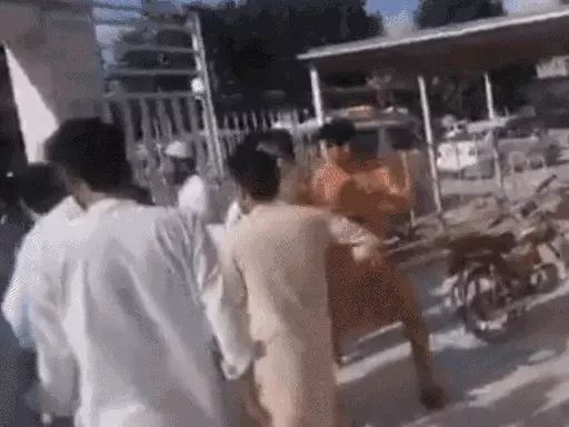 DainikBhaskar's tweet image. पाकिस्तान में आतंकी हमले में 35 लोगों की मौत: जमीयत उलेमा इस्लाम की रैली में ब्लास्ट; 80 घायल
#Pakistan #TerrorAttack 
dainik-b.in/V2qMXu18QBb