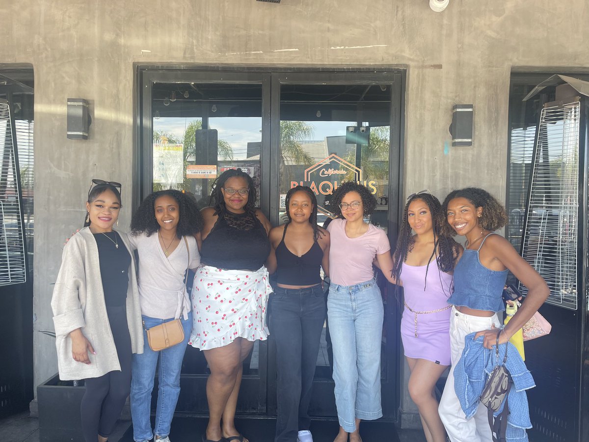 JTheScienceBae's tweet photo. So beautiful. Black. Beauty. Brains. @BlackInNeuro thank you for creating the opportunity for this culture. #BINW23 #BlackJoyInNeuro https://t.co/N4OKExO6Hv