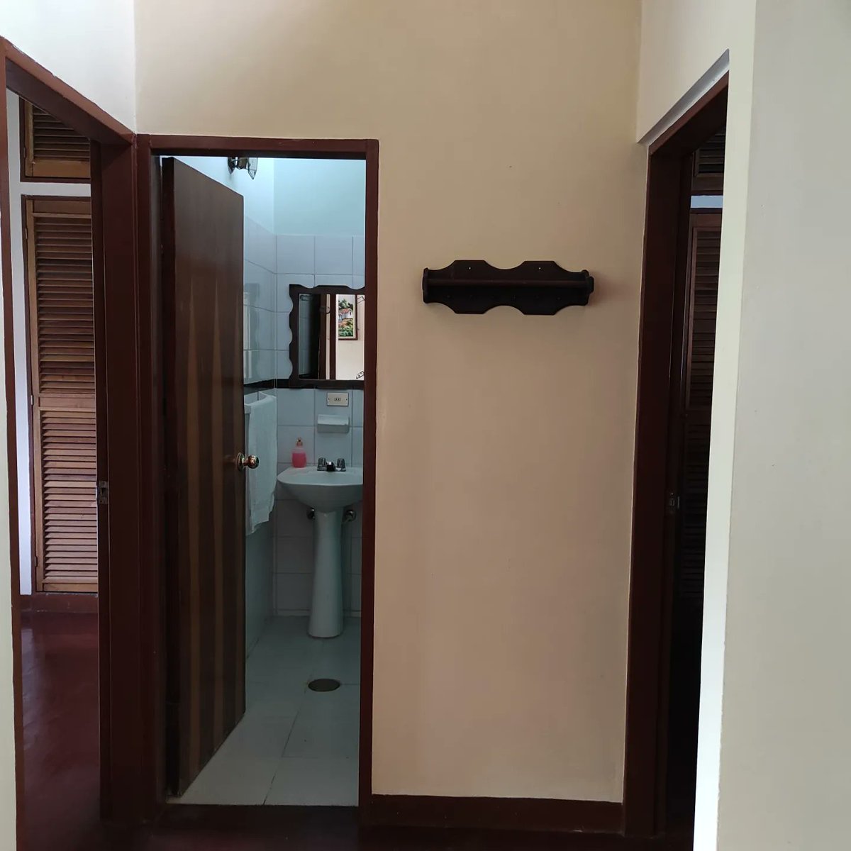 CasasLaCima's tweet photo. Costo diario de la cabaña: $50
Contacto: 0412-1602873
#meridavenezuela #cabañasenmerida #posadaenmerida #alojamientoenmerida #telefericodemerida #telefericomukumbari #petfriendly https://t.co/J3uB70uFrQ