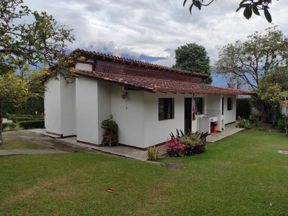 CasasLaCima's tweet photo. Costo diario de la cabaña: $50
Contacto: 0412-1602873
#meridavenezuela #cabañasenmerida #posadaenmerida #alojamientoenmerida #telefericodemerida #telefericomukumbari #petfriendly https://t.co/J3uB70uFrQ