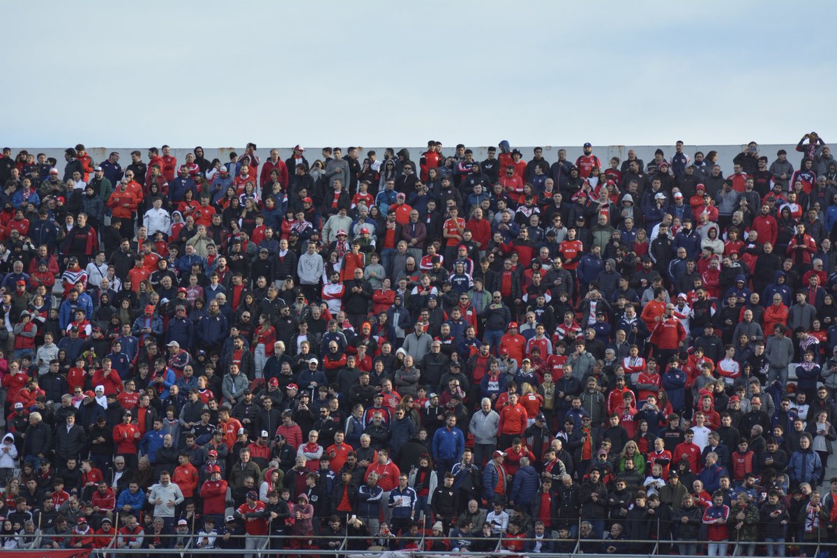 InfiernoRojo's tweet photo. Porque están en las buenas y en las malas, siempre por amor a #Independiente.
🔴 Todas las fotos estarán en https://t.co/QMZvlKbWIl
📸 @sofifranzoia
#todorojo #buscate #hinchas #socios #hinchada #reydecopas #orgullonacional https://t.co/A5BdvoqlR1