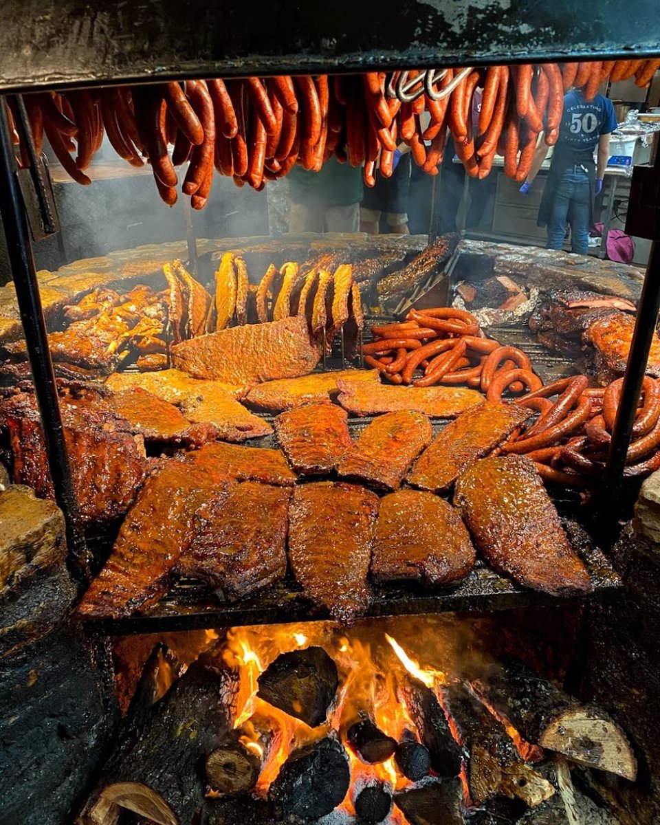 SaltLickBBQ's tweet photo. If you lived here you could smell this by now 😜 https://t.co/SOjL8Shcin