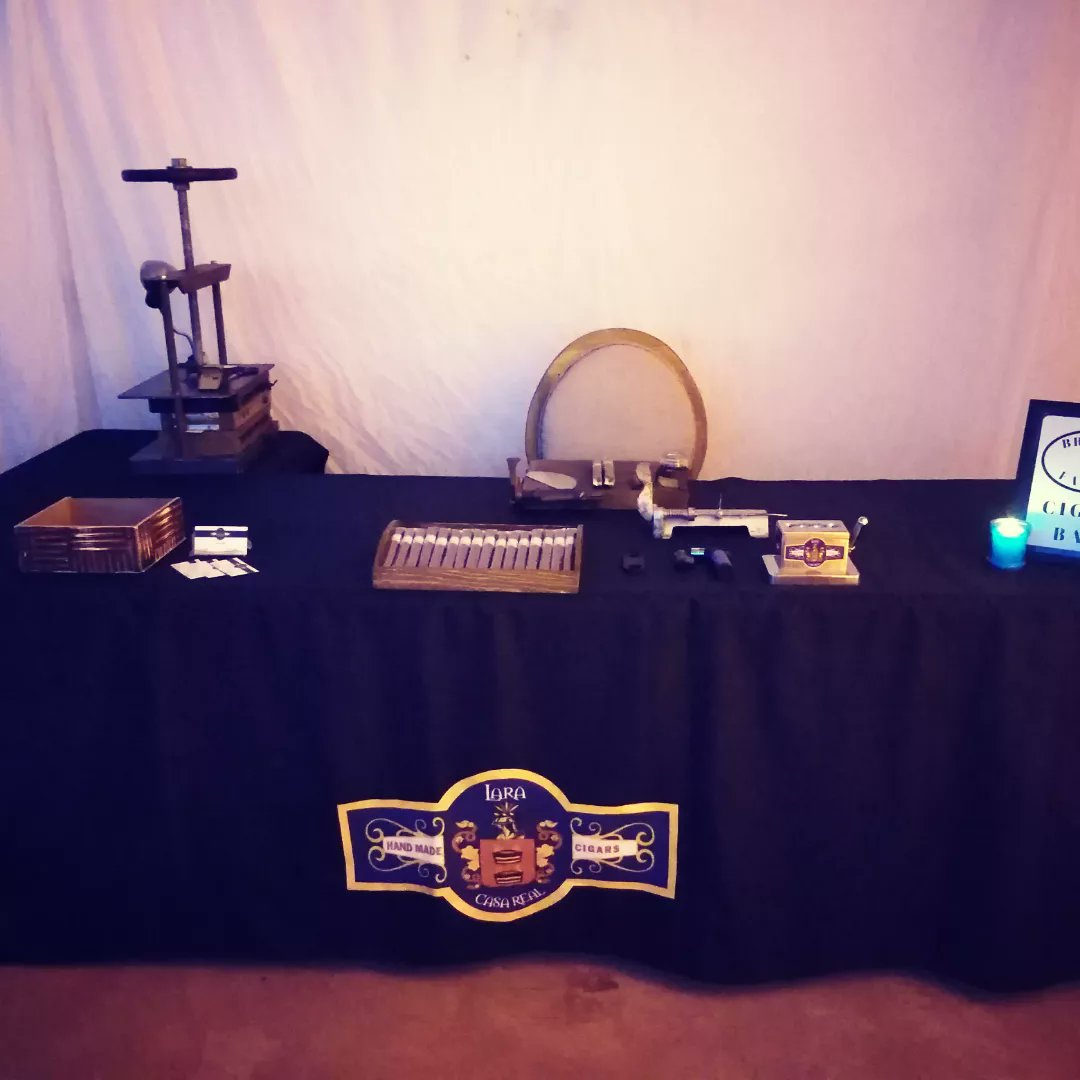 CigarsLara's tweet photo. Gracias por la confianza, boda Brenda & Fabian @haciendaelpresidio #weddingplanner #Bodas #brides #weddings #weddingplanners #wedding20232024 #cigarrollers #cigars #Cigarsmoker https://t.co/0gSIjOCHBL