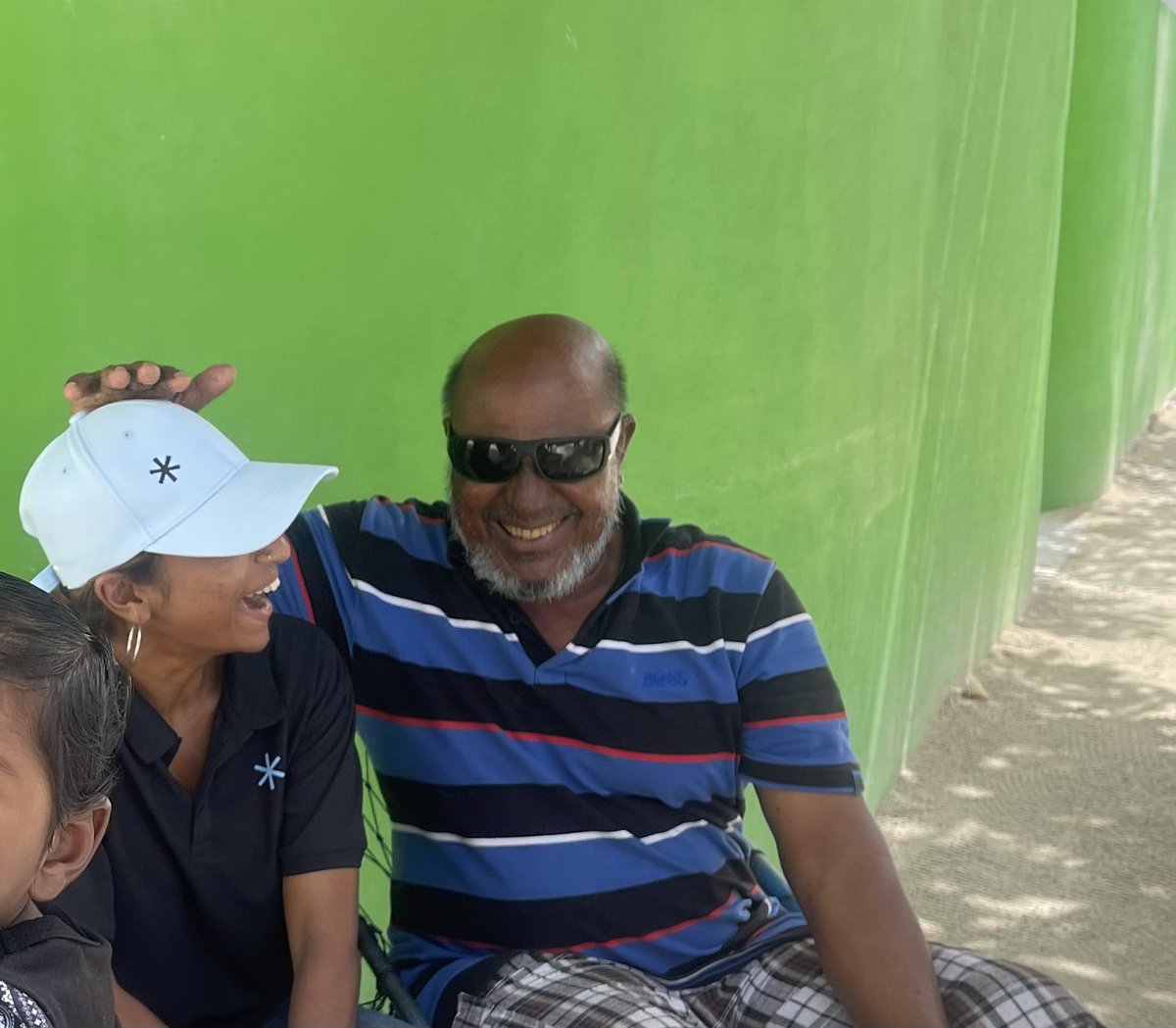 hassanshazly's tweet photo. Thank you to the #Dhihffushi @TheDemocratsMV for your hospitality & support.💙
We know we are on the right track when hardworking & responsible youths of the nation, like one of the youngest diving instructor @RabeeuRaihaan , is eager to work with us in driving the nation forward. 💪 

@evattey @lucasjalyl 
#WeTheDemocrats 
#WhyTheDemocrats