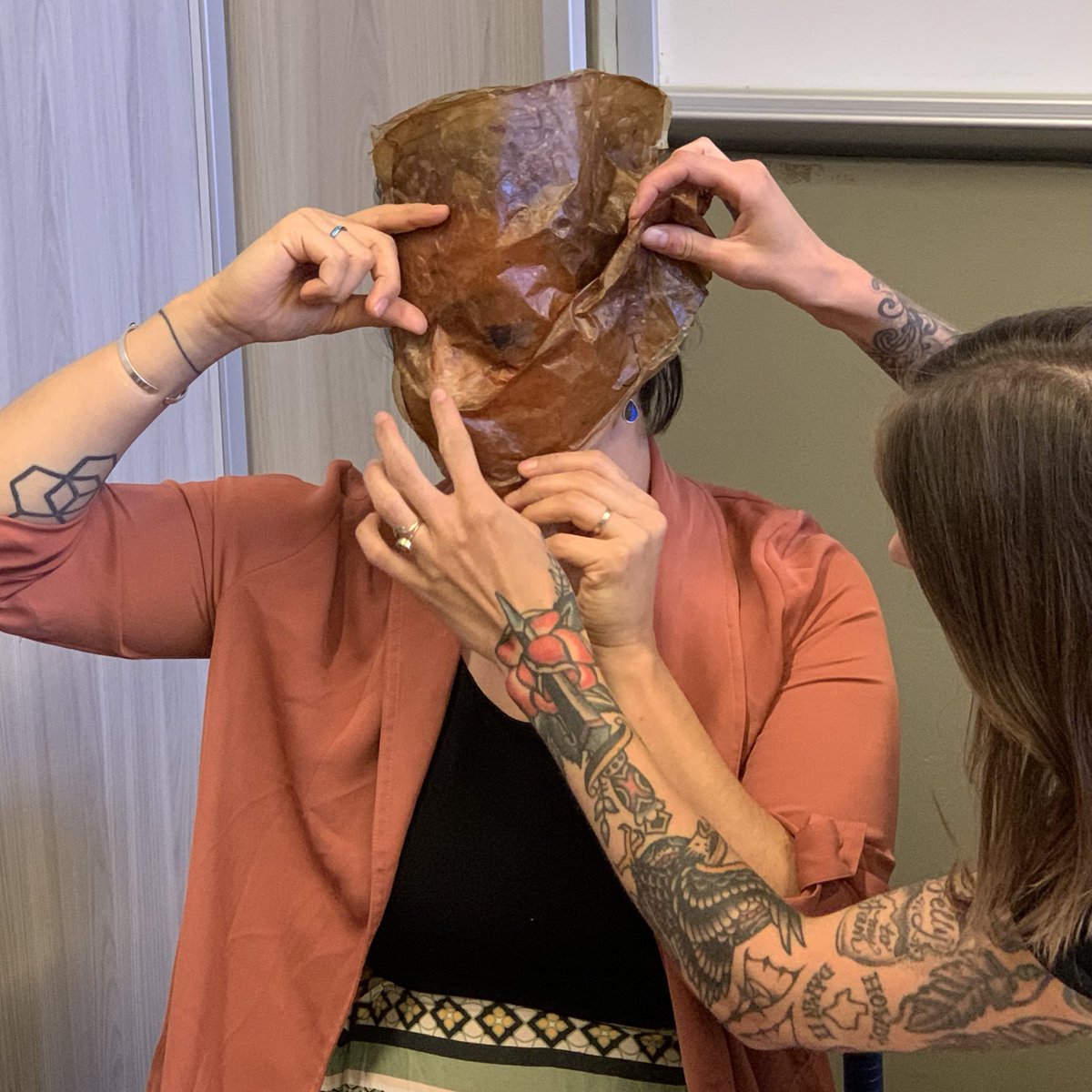 Fiona Bell (@fionaaabelll) on Twitter photo I had an amazing time running a “living leather” workshop with <a href="/mirela_alistar/">Mirela Alistar</a> at FEMeeting Taos —huge thank you to the organizers (especially <a href="/TaosHIVE/">TaosHIVE</a> + <a href="/STEMartsLab/">agneschavez</a>) and all the workshop attendees 🧡
#kombucha #scoby #workshop #biodesign #art #science #technology #feminist I had an amazing time running a “living leather” workshop with <a href="/mirela_alistar/">Mirela Alistar</a> at FEMeeting Taos —huge thank you to the organizers (especially <a href="/TaosHIVE/">TaosHIVE</a> + <a href="/STEMartsLab/">agneschavez</a>) and all the workshop attendees 🧡
#kombucha #scoby #workshop #biodesign #art #science #technology #feminist