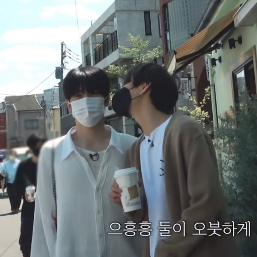 อยากรู้ในหัวจองอูคิดอะไร แบบจู่ๆก็พี่น่ารักว่ะ จุ๊บเลยละกัน งี้อ่อ55555