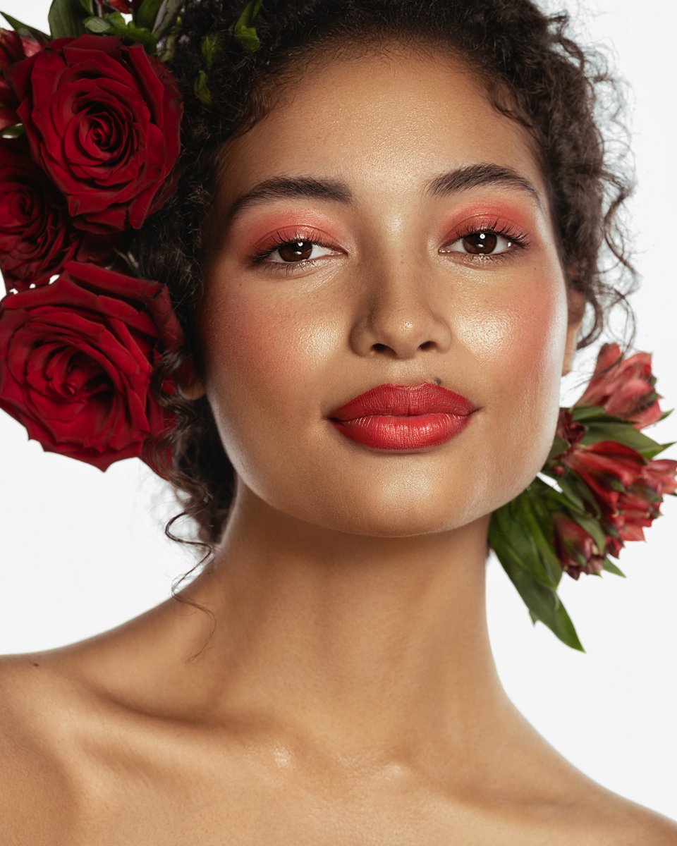 ZSuttonPhoto's tweet image. Oh hey. What's up?

model - @athenakatoanga
photo - @zsuttonphoto
hair - @dionahaustgenhair
mua - @bethfollertmakeup

Lighting by @profoto. Camera used @fujifilmx_us GFX 100s

#beauty #makeupinspo #beautyphotography #LAphotography #studio #profoto #fujigfx100s