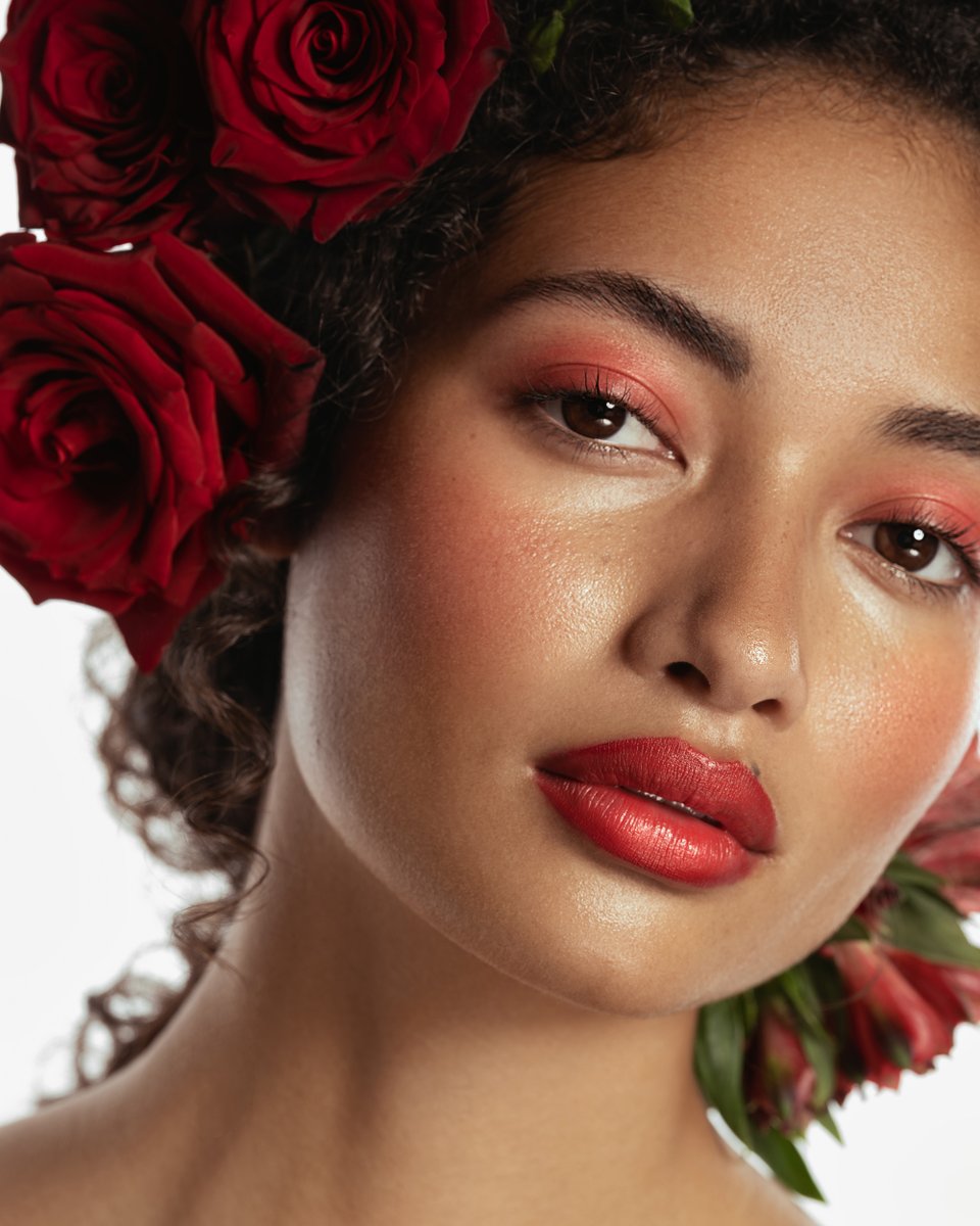 ZSuttonPhoto's tweet image. Oh hey. What's up?

model - @athenakatoanga
photo - @zsuttonphoto
hair - @dionahaustgenhair
mua - @bethfollertmakeup

Lighting by @profoto. Camera used @fujifilmx_us GFX 100s

#beauty #makeupinspo #beautyphotography #LAphotography #studio #profoto #fujigfx100s